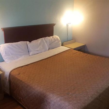 Rodeway Inn Джоунсбъроу Екстериор снимка