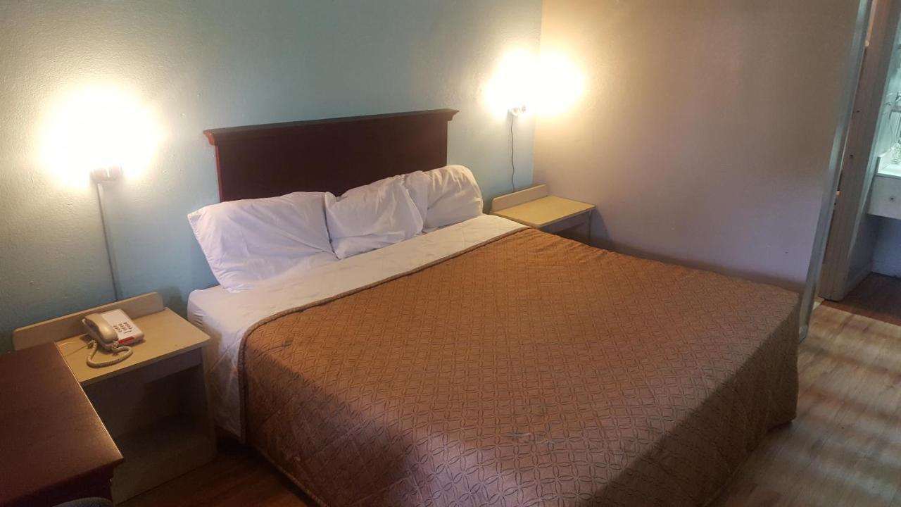 Rodeway Inn Джоунсбъроу Екстериор снимка