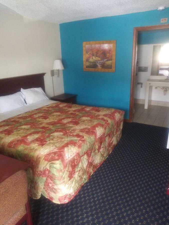 Rodeway Inn Джоунсбъроу Екстериор снимка